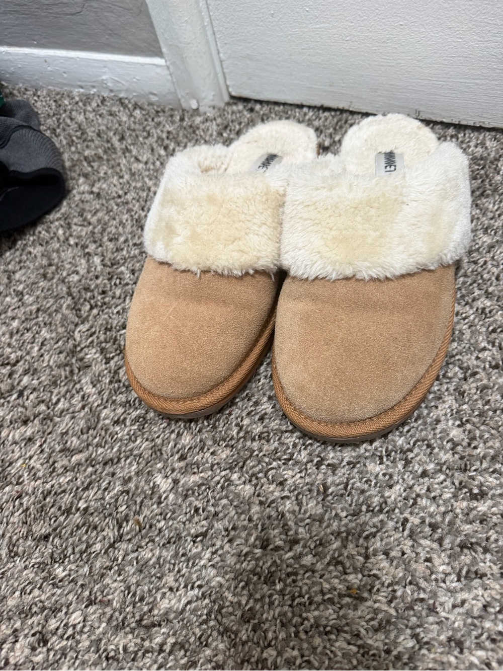 Minnetonka Women's Shearling Cuff Slip-On Slippers - Tan and Cream